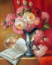 Букет цветов в вазе и ноты