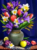 Нарциссы, тюльпаны и ирисы в одной вазе